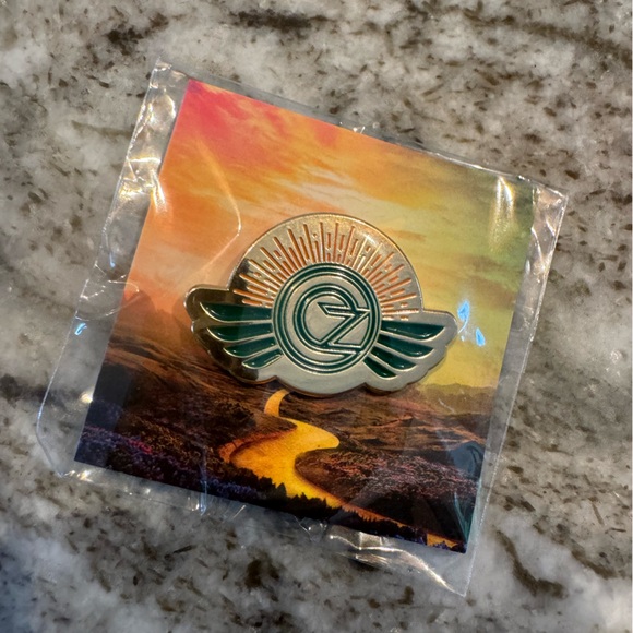 Wicked for Good movie premiere rare, collectible, limited edition “Oz” pin 2025 - Picture 4 of 4